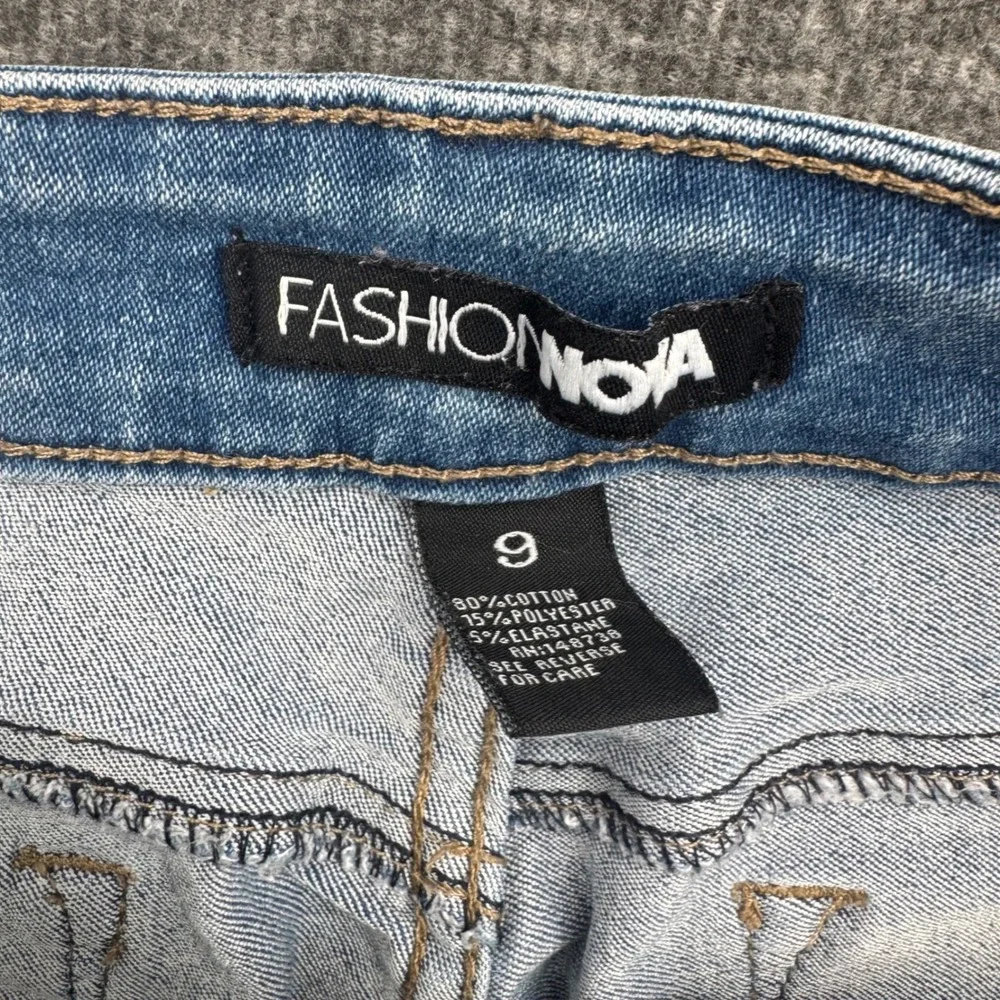 Fashion Nova Womens Distressed Skinny Jeans Medium Wash Blue Ripped Denim Size 9